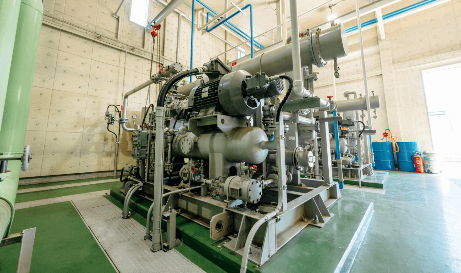 Gas feed compressor
